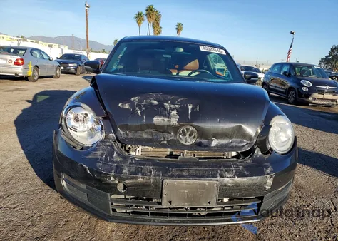 2015 Volkswagen Beetle 1.8T z USA, uszkodzony, nr VIN 3VWF17AT4FM652471